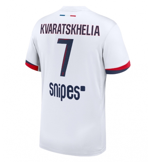 Moški Paris Saint-Germain Khvicha Kvaratskhelia #7 Replika nogometni dresi Gostujoči 2025-26 Kratek Rokav Moški Paris Saint-Germain Khvicha Kvaratskhelia #7 Replika nogometni dresi Gostujoči 2025-26 Kratek Rokav