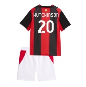 Otroški AC Milan Omari Hutchinson #20 Replika nogometni dresi kompleti Domači 2026-27 Kratek Rokav (+ hlače)