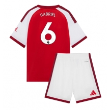 Otroški Arsenal Gabriel Magalhaes #6 Replika nogometni dresi kompleti Domači 2026-27 Kratek Rokav (+ hlače)