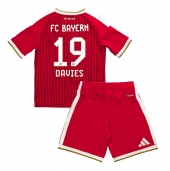Otroški Bayern Munich Alphonso Davies #19 Replika nogometni dresi kompleti Domači 2026-27 Kratek Rokav (+ hlače)