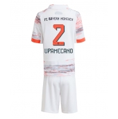 Otroški Bayern Munich Dayot Upamecano #2 Replika nogometni dresi kompleti Gostujoči 2025-26 Kratek Rokav (+ hlače)