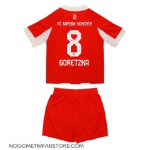 Otroški Bayern Munich Leon Goretzka #8 Replika nogometni dresi kompleti Domači 2025-26 Kratek Rokav (+ hlače)