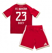 Otroški Bayern Munich Sacha Boey #23 Replika nogometni dresi kompleti Domači 2026-27 Kratek Rokav (+ hlače)