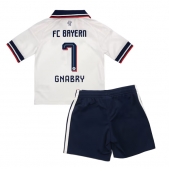 Otroški Bayern Munich Serge Gnabry #7 Replika nogometni dresi kompleti Gostujoči 2026-27 Kratek Rokav (+ hlače)