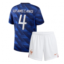 Otroški Francija Dayot Upamecano #4 Replika nogometni dresi kompleti Domači SP 2026 Kratek Rokav (+ hlače)