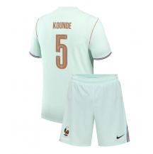 Otroški Francija Jules Kounde #5 Replika nogometni dresi kompleti Gostujoči SP 2026 Kratek Rokav (+ hlače)