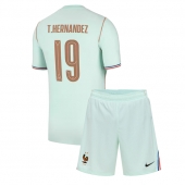 Otroški Francija Theo Hernandez #19 Replika nogometni dresi kompleti Gostujoči SP 2026 Kratek Rokav (+ hlače)