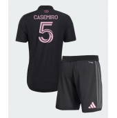 Otroški Inter Miami Casemiro #5 Replika nogometni dresi kompleti Gostujoči 2026-27 Kratek Rokav (+ hlače)