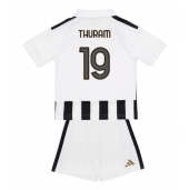 Otroški Juventus Khephren Thuram #19 Replika nogometni dresi kompleti Domači 2026-27 Kratek Rokav (+ hlače)