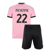 Otroški Juventus Weston McKennie #22 Replika nogometni dresi kompleti Gostujoči 2026-27 Kratek Rokav (+ hlače)