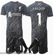 Otroški Liverpool Alisson Becker #1 Vratar Replika nogometni dresi kompleti Domači 2024-25 Kratek Rokav (+ hlače)
