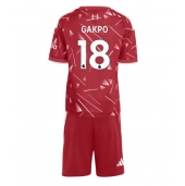 Otroški Liverpool Cody Gakpo #18 Replika nogometni dresi kompleti Domači 2026-27 Kratek Rokav (+ hlače)