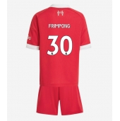 Otroški Liverpool Jeremie Frimpong #30 Replika nogometni dresi kompleti Domači 2025-26 Kratek Rokav (+ hlače)