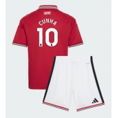 Otroški Manchester United Matheus Cunha #10 Replika nogometni dresi kompleti Domači 2026-27 Kratek Rokav (+ hlače)