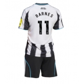 Otroški Newcastle United Harvey Barnes #11 Replika nogometni dresi kompleti Domači 2025-26 Kratek Rokav (+ hlače)