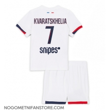 Otroški Paris Saint-Germain Khvicha Kvaratskhelia #7 Replika nogometni dresi kompleti Gostujoči 2025-26 Kratek Rokav (+ hlače)