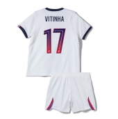 Otroški Paris Saint-Germain Vitinha #17 Replika nogometni dresi kompleti Gostujoči 2026-27 Kratek Rokav (+ hlače)