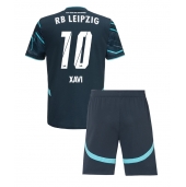 Otroški RB Leipzig Xavi Simons #10 Replika nogometni dresi kompleti Tretji 2024-25 Kratek Rokav (+ hlače)